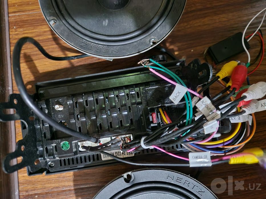 Монитор 8d 2/32(android) с рамкой. 2 динамика Hertz 200w (original).