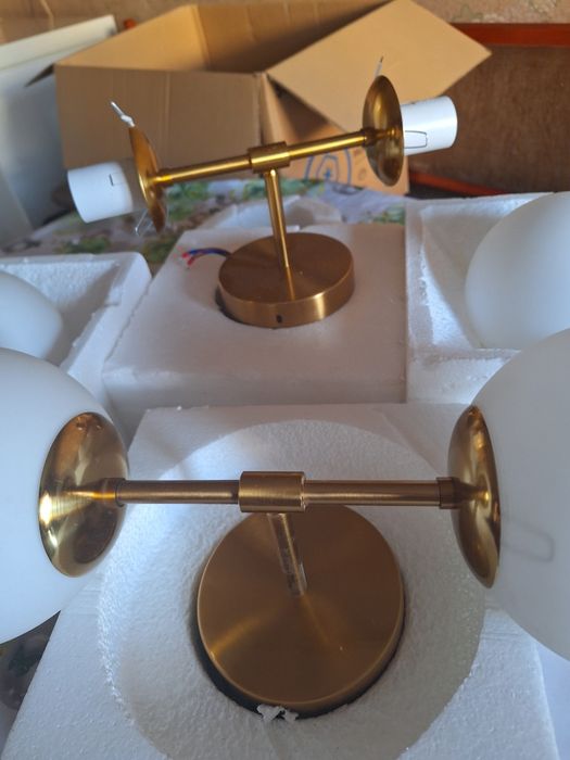 Продаю бра новый 2шт