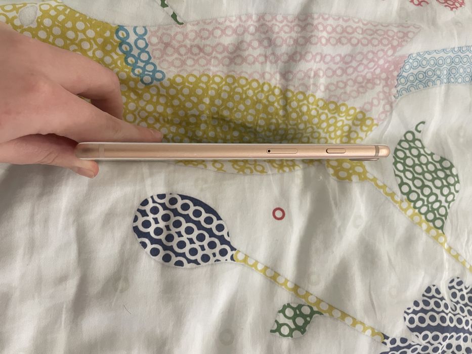 Vand iphone 8+ impecabil