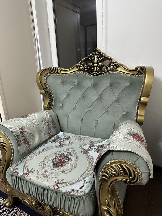 Срочно продается Диван и два кресла