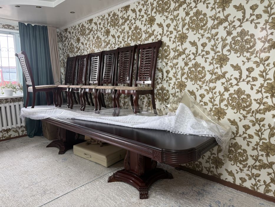 Стол, 10стулясы сатылады