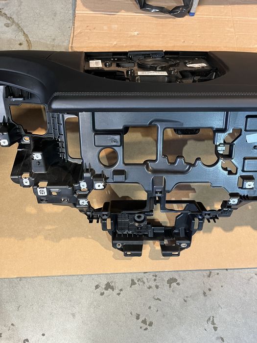 Plansa bord porsche cayenne 2024