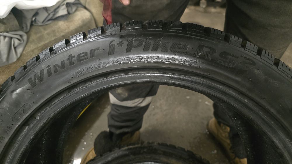 Продам зимнию  резину.