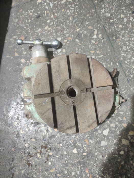 Продажа токарных патронов,поворотного стола, люнета токарного, и др.