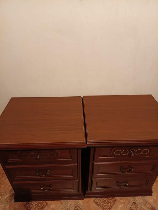 Кровать и тумбочки