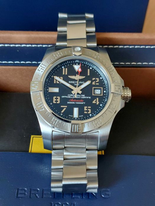 Breitling Avenger II Seawolf / Chronograph GMT 45 Diver's Auto