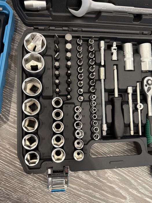 Продаётся набор ключей – 82 предмета.