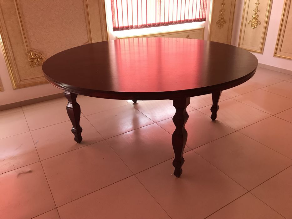 Столы круглые диаметром 180 см