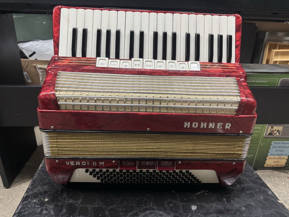Acordeon Hohner Verdi 2M cu 96 de basi