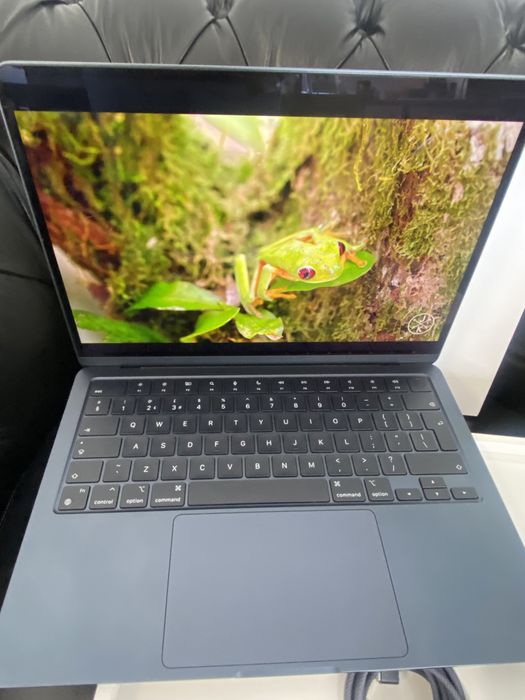 MacBook Air 13.6 inch M2, 256 GB, 8 GB RAM, Midnight, Foarte bun, Cod produs: YCNF