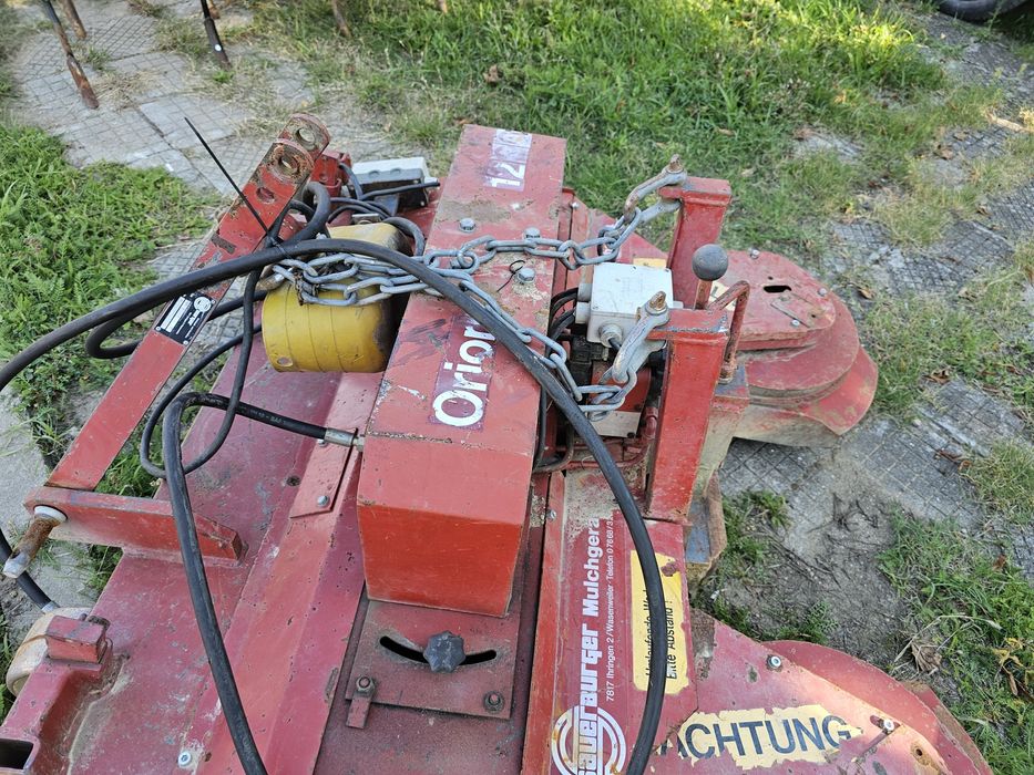 Откланяща се немска косачка мулчер