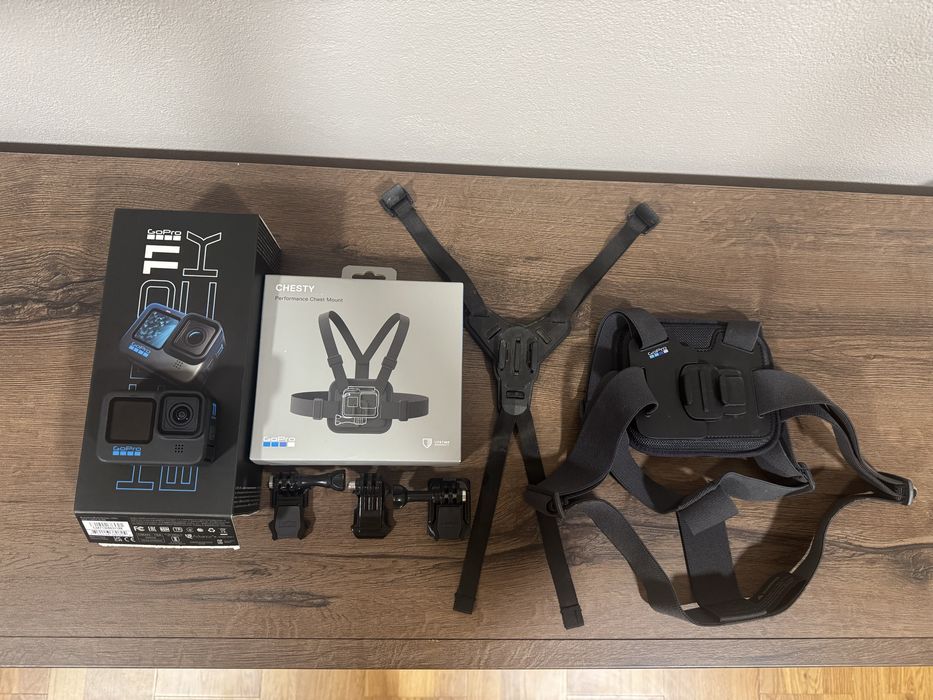GoPro Hero 11 negru nou cu accesorii