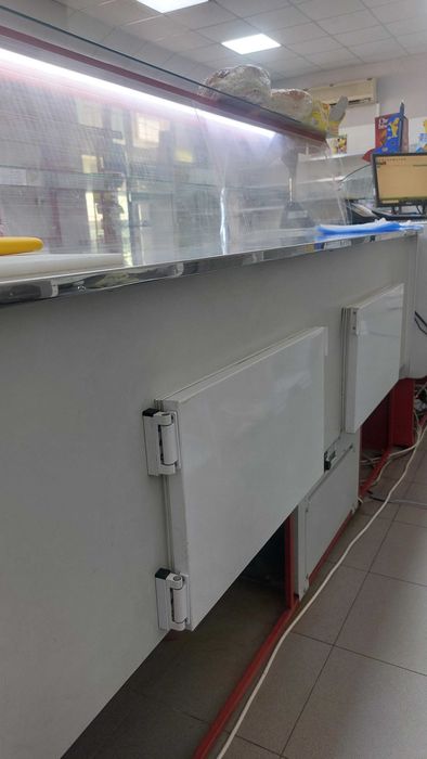 Витрина прюсова хоризонтална 2м