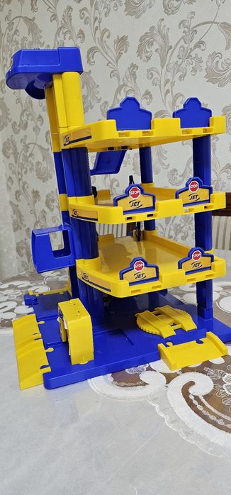 Игрушечный паркинг