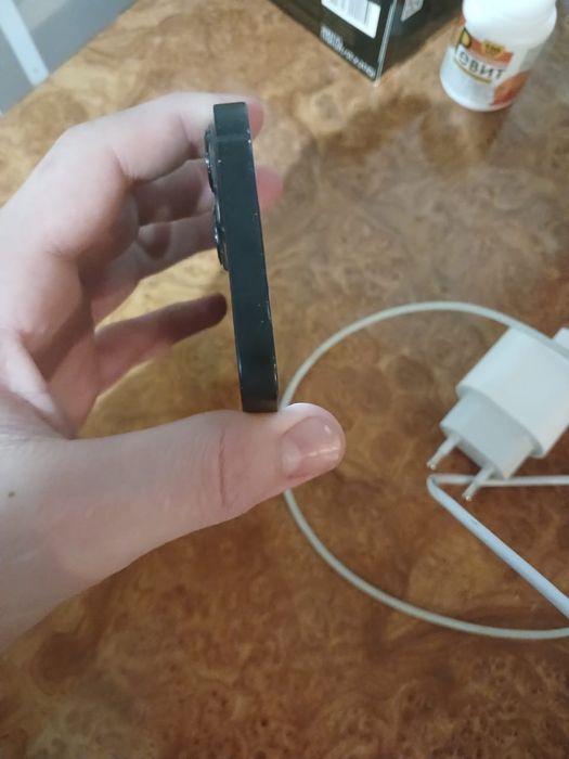 Продам Айфон 13