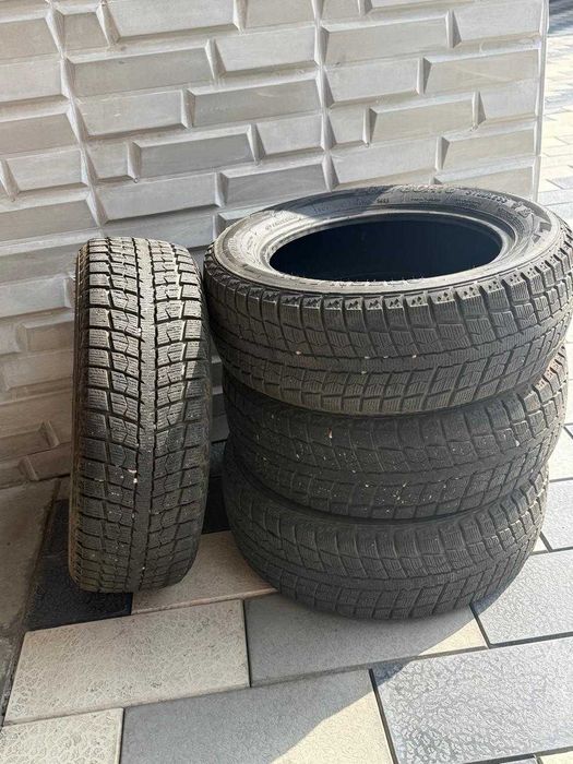 Зимние шины хорошем состоянии