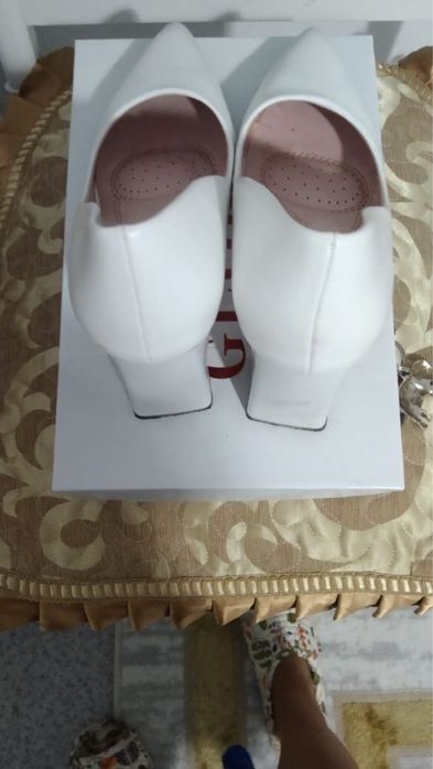 Туфли белый  36-37размер