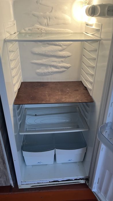 Холодильник.    .