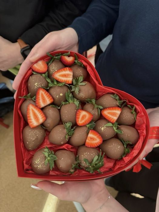 Клубника 8 марта