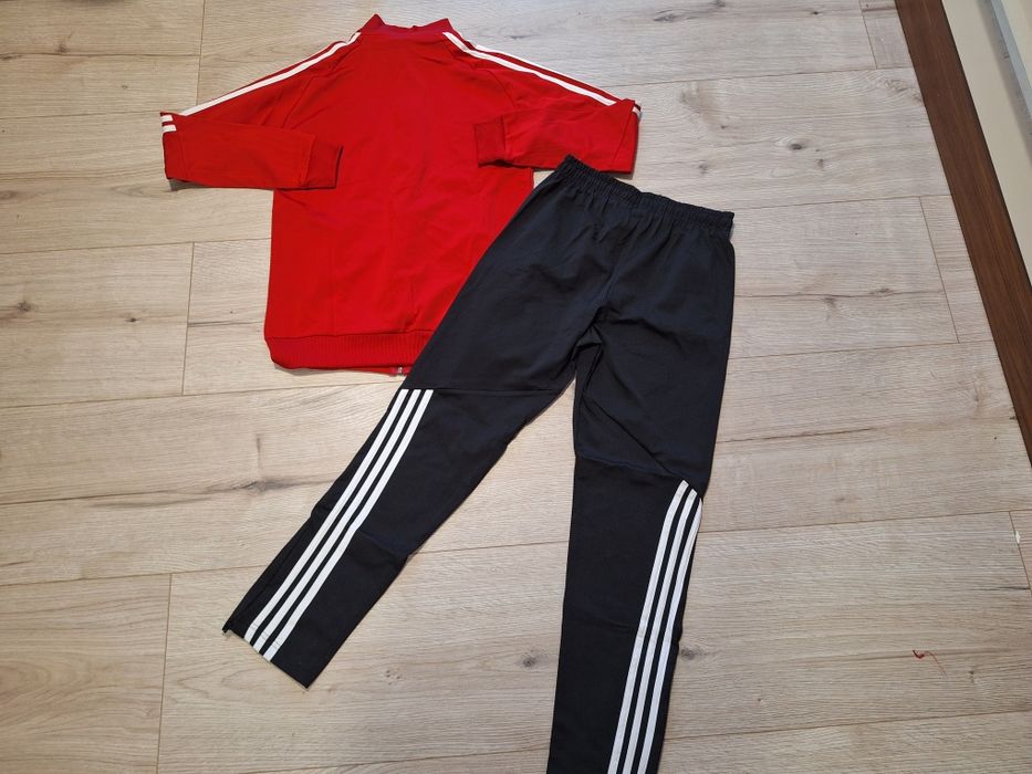 Футболен анцунг на Манчестър Юнайтед цял цип !