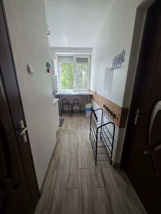 De închiriat apartament cu o camerā