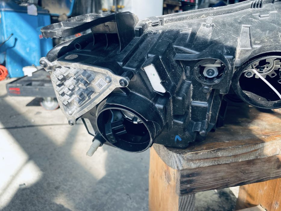 Фар за Dacia Duster