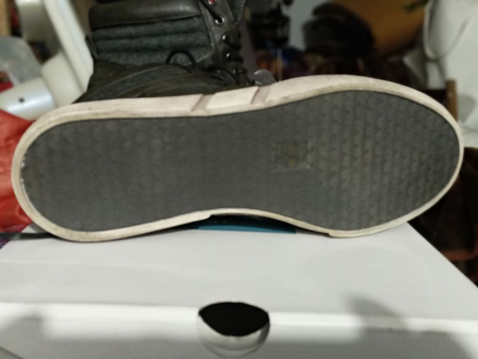 Продам Ботинки ( весна,осень).