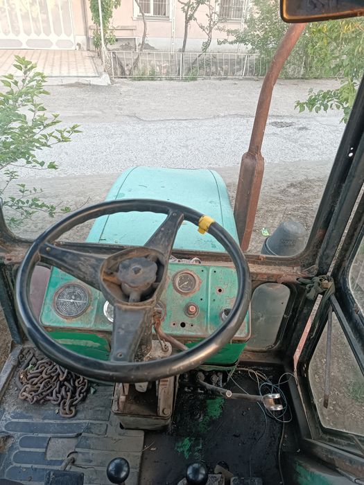 Traktor tez va arzon sotiladi