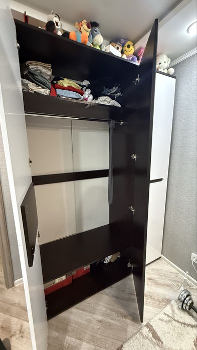 Продам 3дверный шкаф