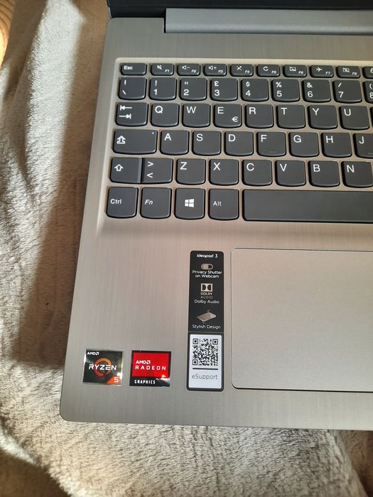 Vând laptop lenovo nou