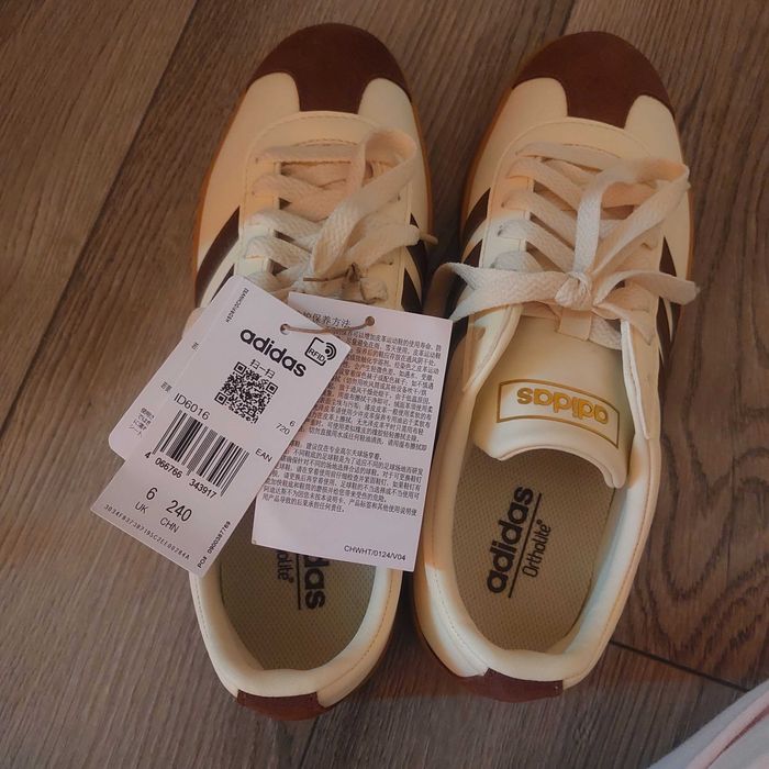 Кроссовки Адидас