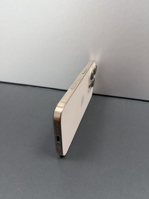 iPhone 16 pro 256gb gold