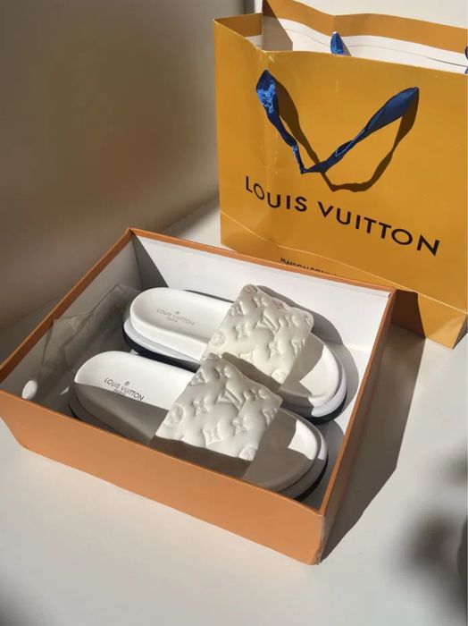 Papuci Louis Vuitton