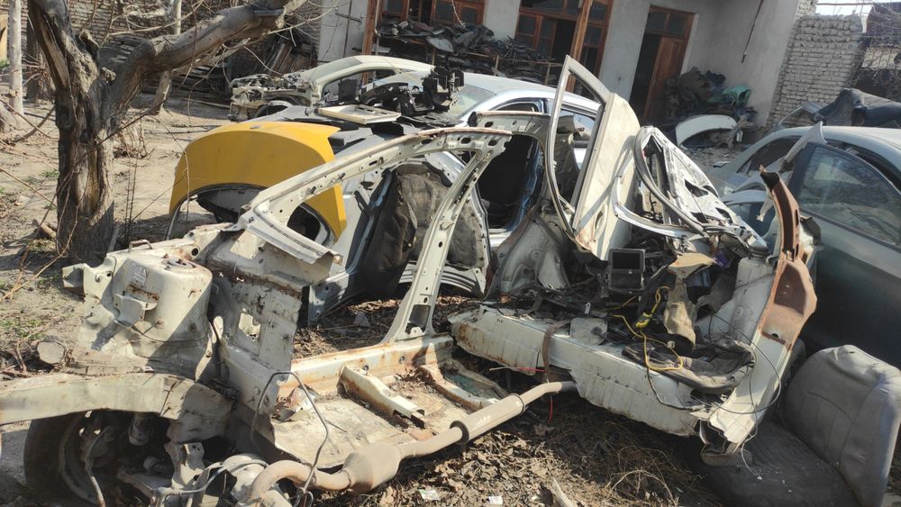 Yangi va rabochik Kuzov va barcha qismlari