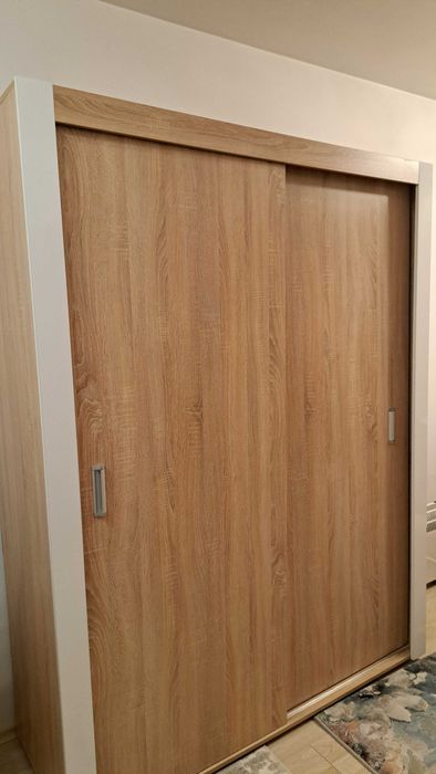 Гардероб с плъзгащи врати