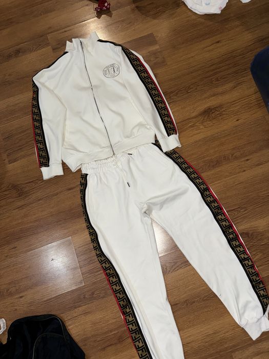 Продам все эти вещи за 15000