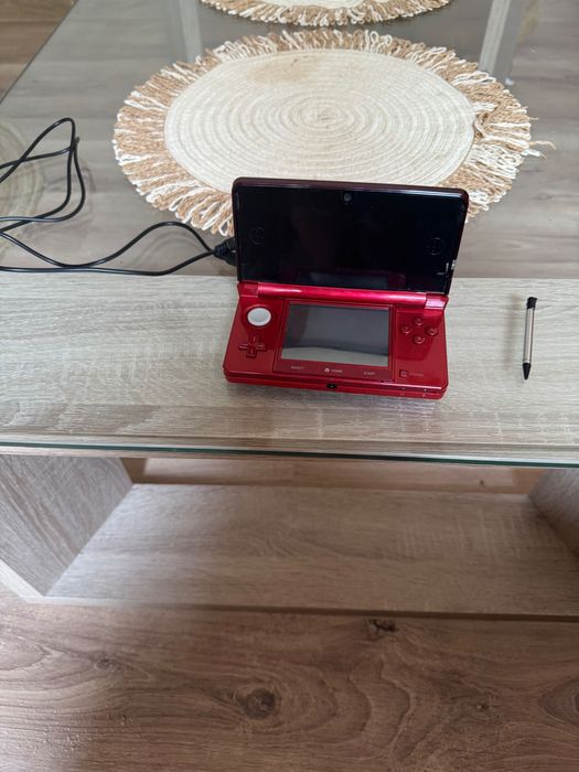 Consolă Nintendo 3DS Modată (Meniu în Engleză) + Stylus Original Metalic