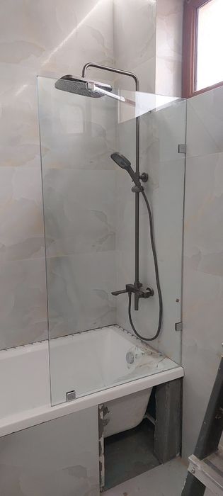 Перегородки и душевые кабины