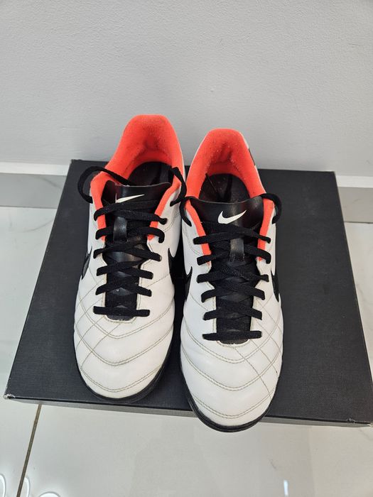 Ghete fotbal Nike tiempo sintetic 60% REDUCERE
