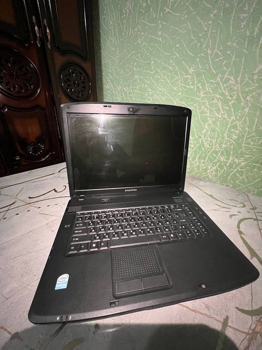 Noutbuk sotiladi / barter planshedga