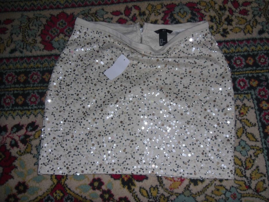 set 2 piese cu paiete ,fusta si bluza