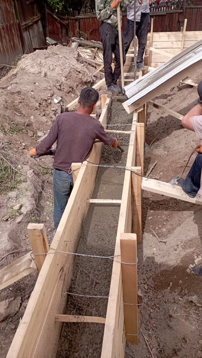 Бригада строителей