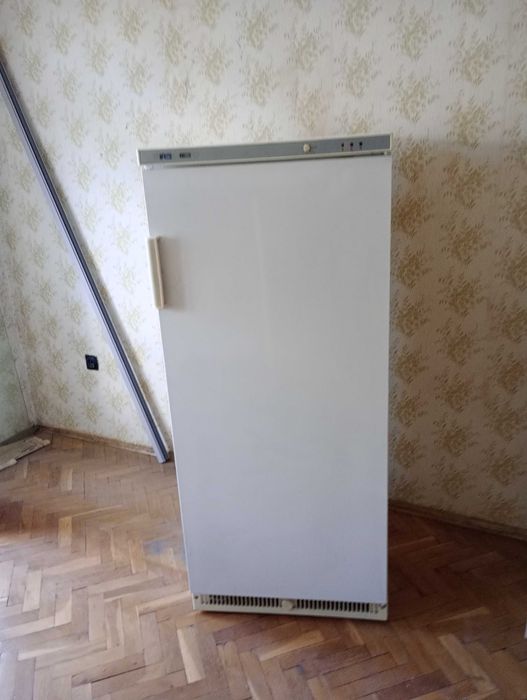 Продавам  фризер  с  6  отделения