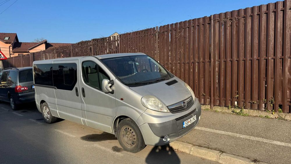 Opel Vivaro – 9 locuri, ideal transport persoane