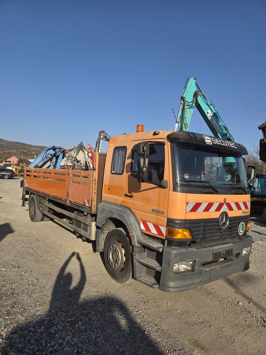 Camion  Mercedes Atego cu macara pentru materiale de construcții  An2001