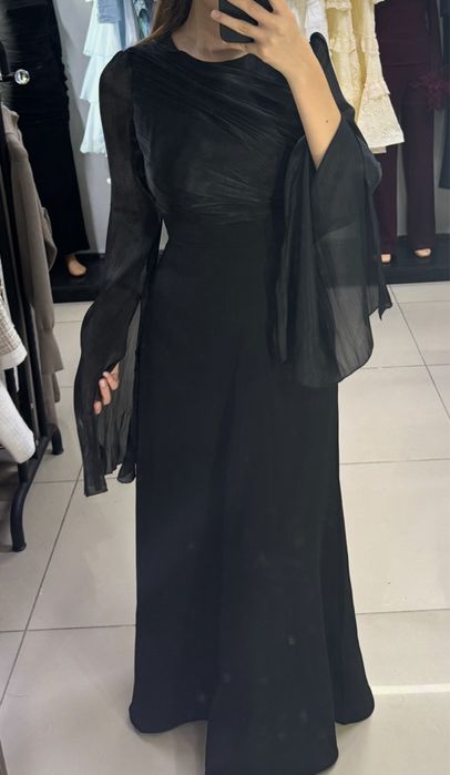 Черное длинное платье