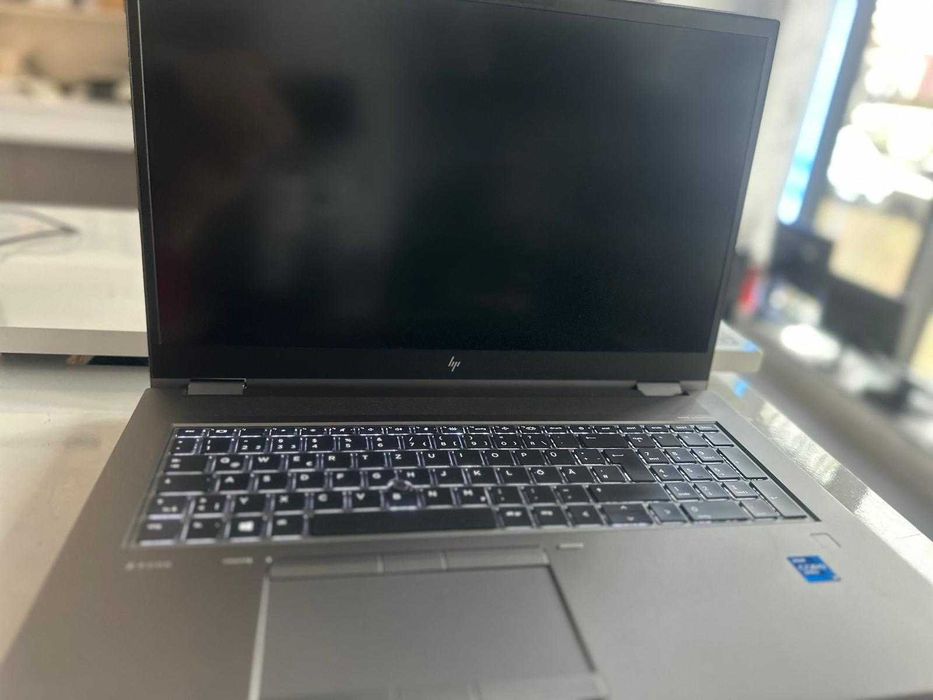 HP ZBook Fury 17 G8 I7-11800H-32gb Ram-1 Tb Ssd-NV RTX A3000