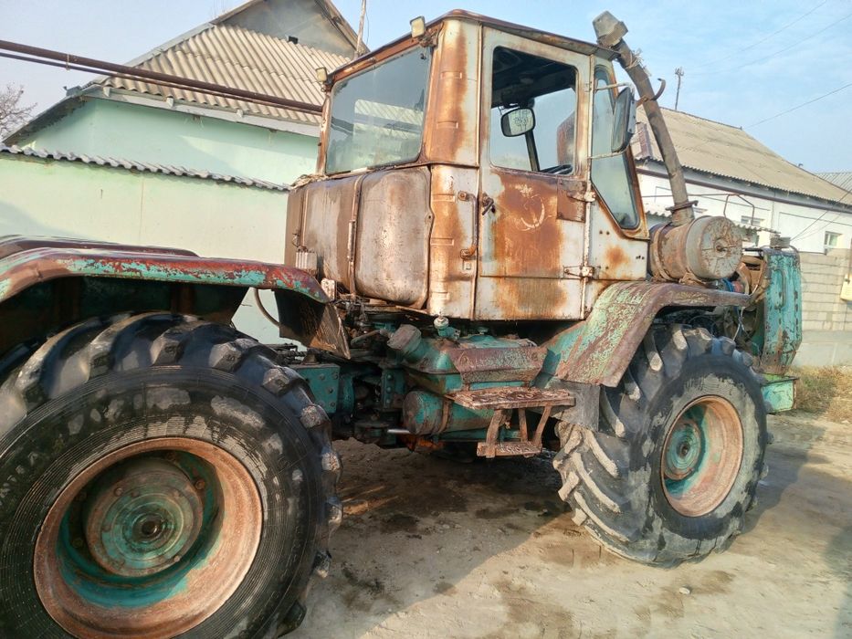 Трактор к 150 сотилади ,чакман мотор,каропка койилган ишлаши Зур