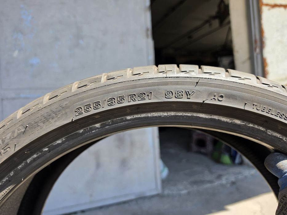 2 бр. летни гуми 255/35/21 Bridgestone DOT 0421 4 mm