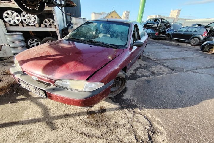 Lampa semnalizare pe aripa fata dreapta Ford Mondeo 1992